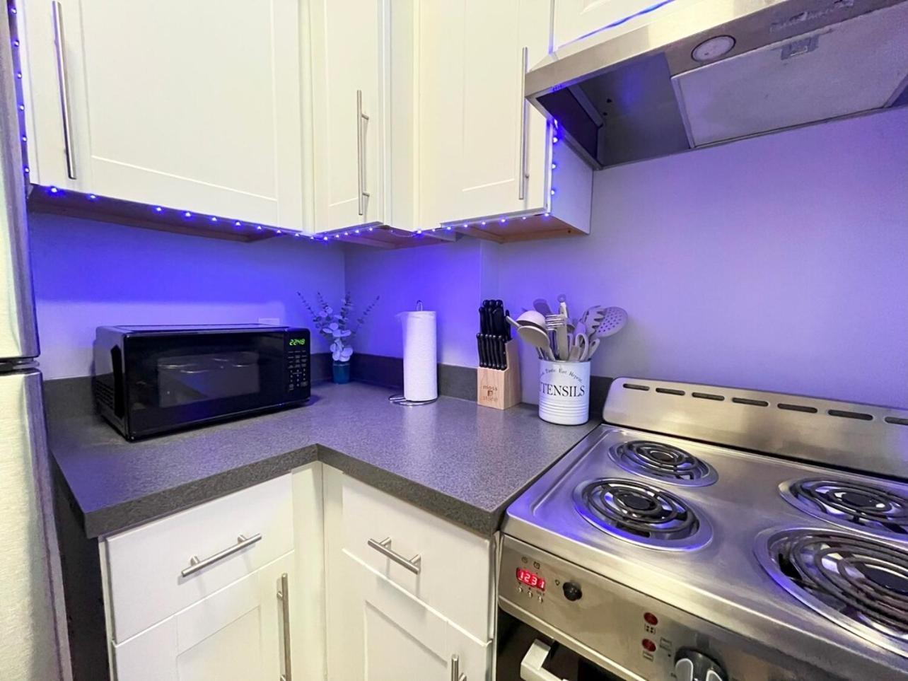 Local Modern Getaway - Ground Floor Apartment Кливланд Екстериор снимка