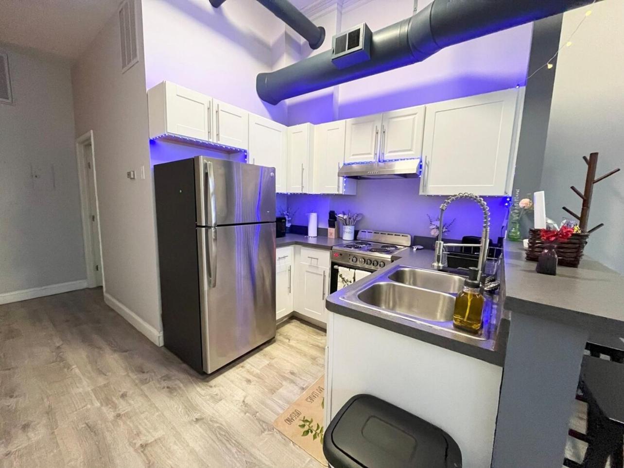 Local Modern Getaway - Ground Floor Apartment Кливланд Екстериор снимка