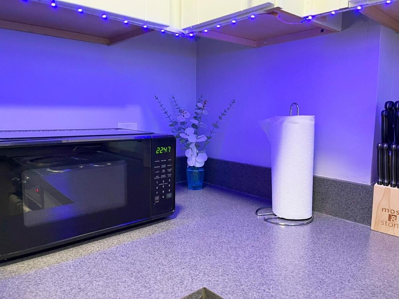 Local Modern Getaway - Ground Floor Apartment Кливланд Екстериор снимка